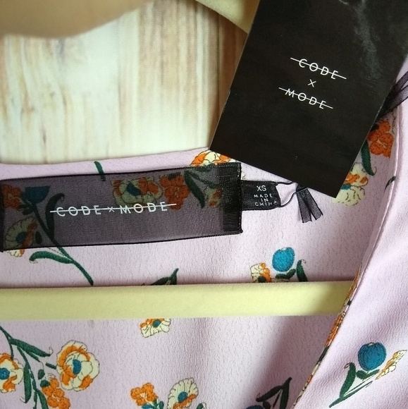 Code X Mode Lavender Floral Zipper Tie Front Top - Picture 4 of 9